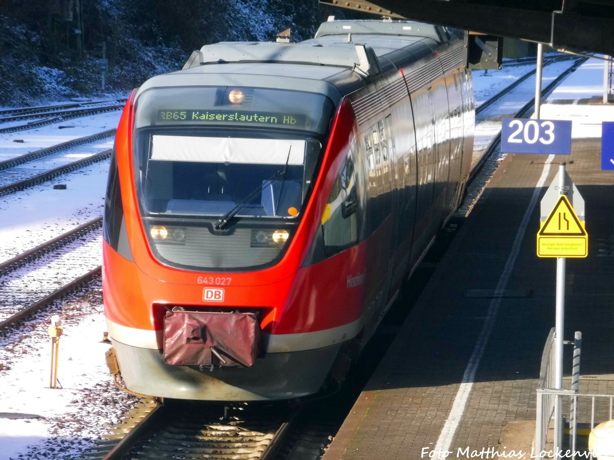 643 027 mit ziel Kaiserslautern Hbf im Bahnhof Bingen (Rhein) Hbf am 15.1.17