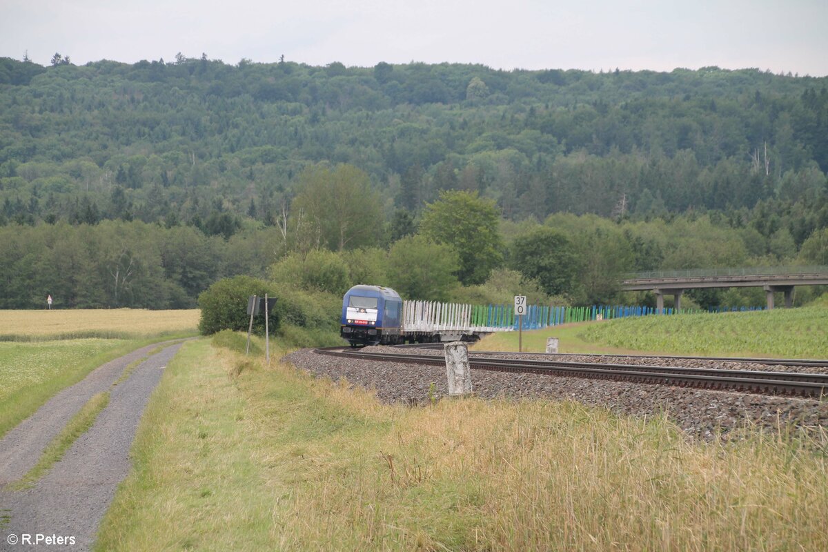 645 010 alias ER20-010 mit leer Holzzug nach Wiesau bei Oberteich. 04.07.21