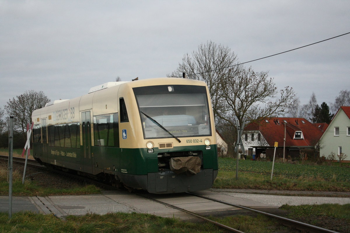 650 032 (650 300) der PRESS bei der vorbeifahrt am Putbusser Ortsteil Pastitz am 28.12.19