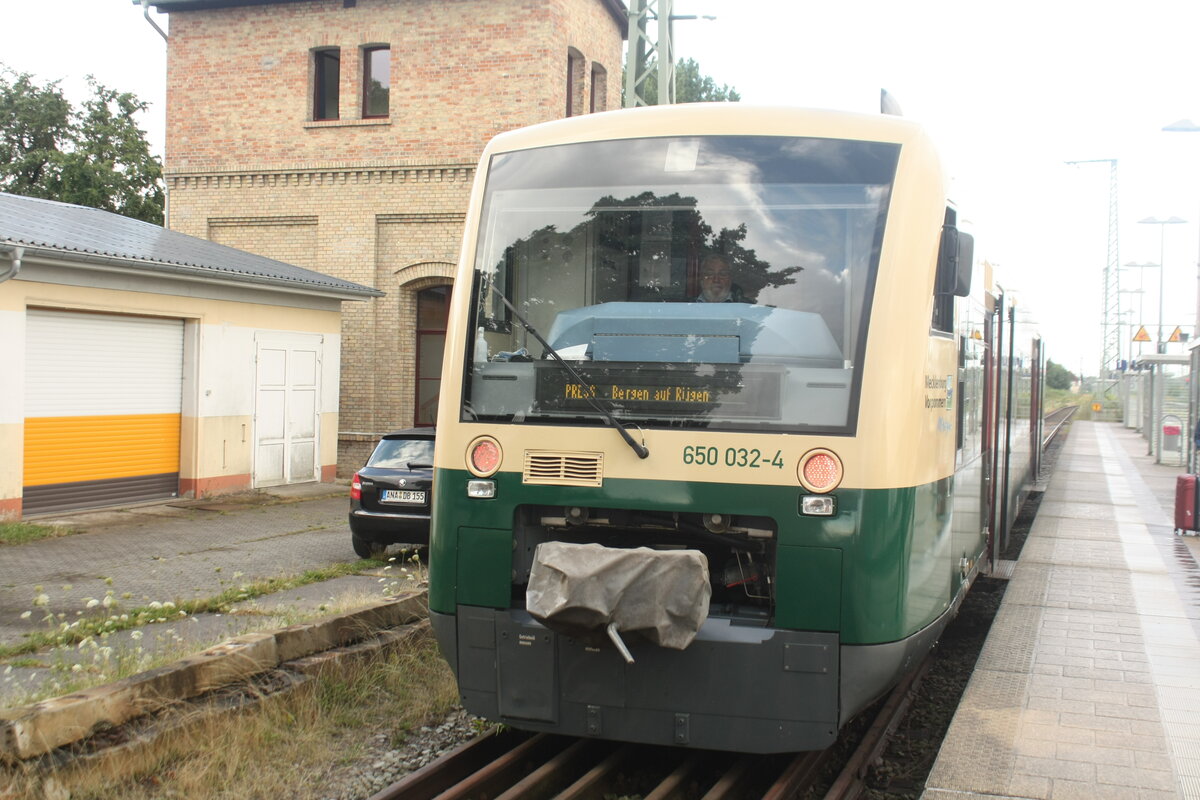 650 032 (650 300) der PRESS im Bahnhof Bergen auf Rgen am 2.8.21