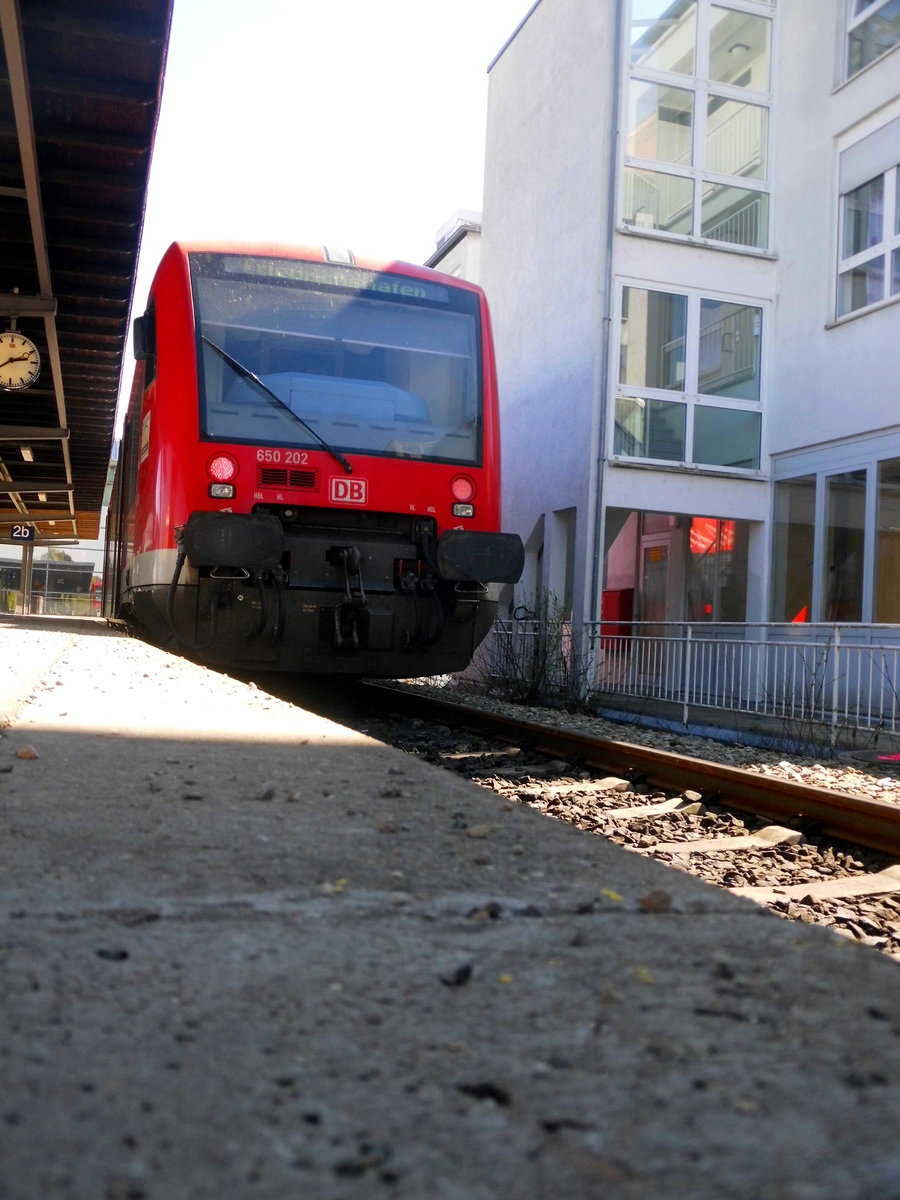 650 202 im Bahnhof Friedrichshafen Hafen am 10.4.17