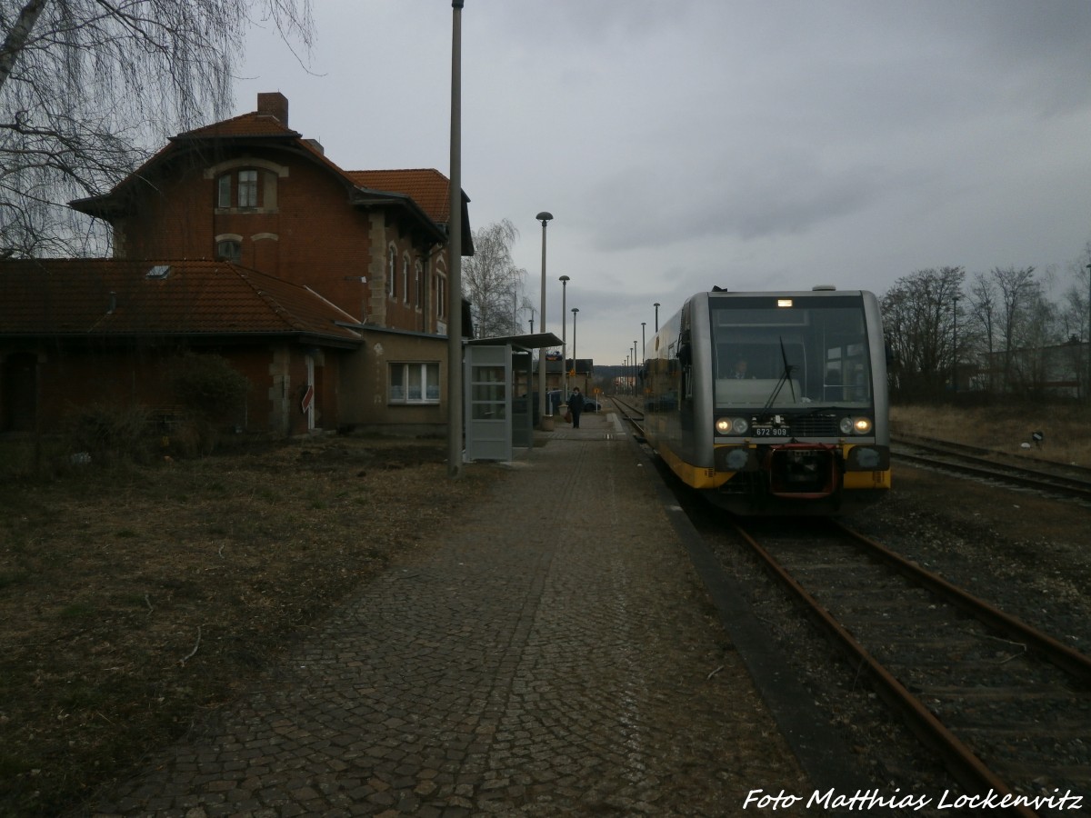 672 909 im Bahnhof Naumburg (Saale) Ost am 24.2.15