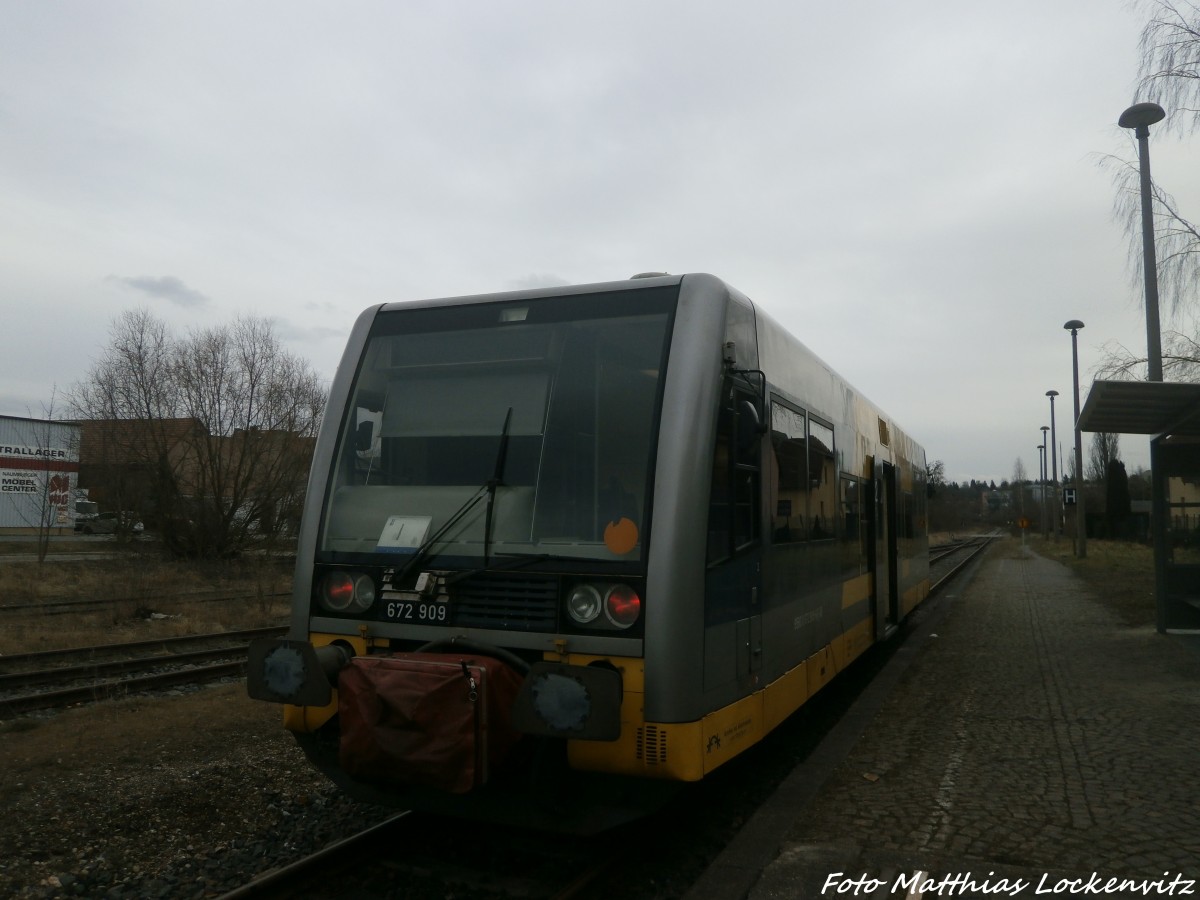 672 909 im Bahnhof Naumburg (Saale) Ost am 24.2.15