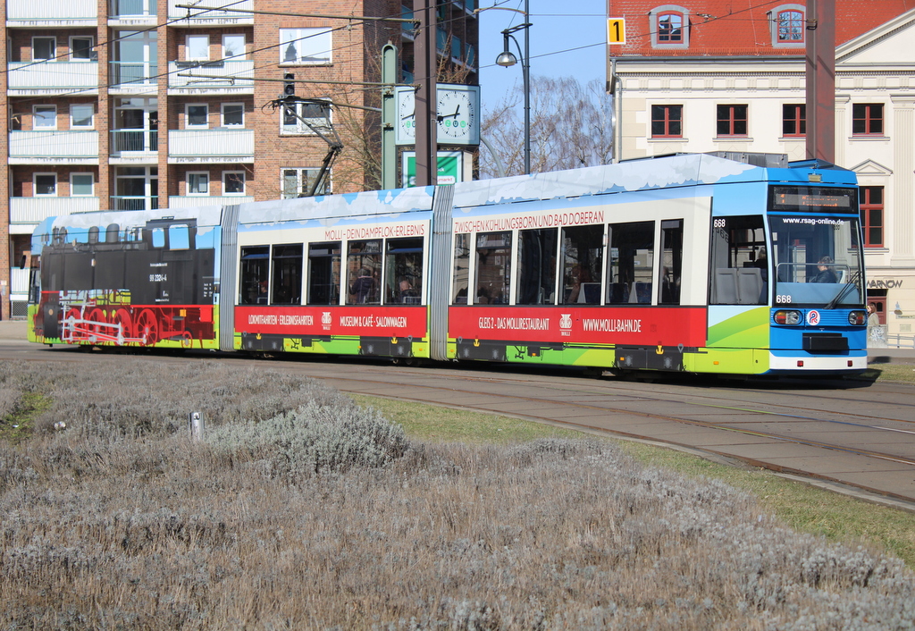 6N-1 Wagen 668  Linie 1  von Rostock-Hafenallee nach Rostock-Mecklenburger Allee am Neuen Markt in Rostock.07.03.2025