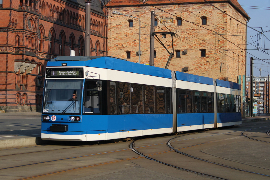 6N-1 Wagen 687 als Linie 6 von Rostock Neuer Friedhof nach Campus Südstadt am Steintor in Rostock.09.03.2025