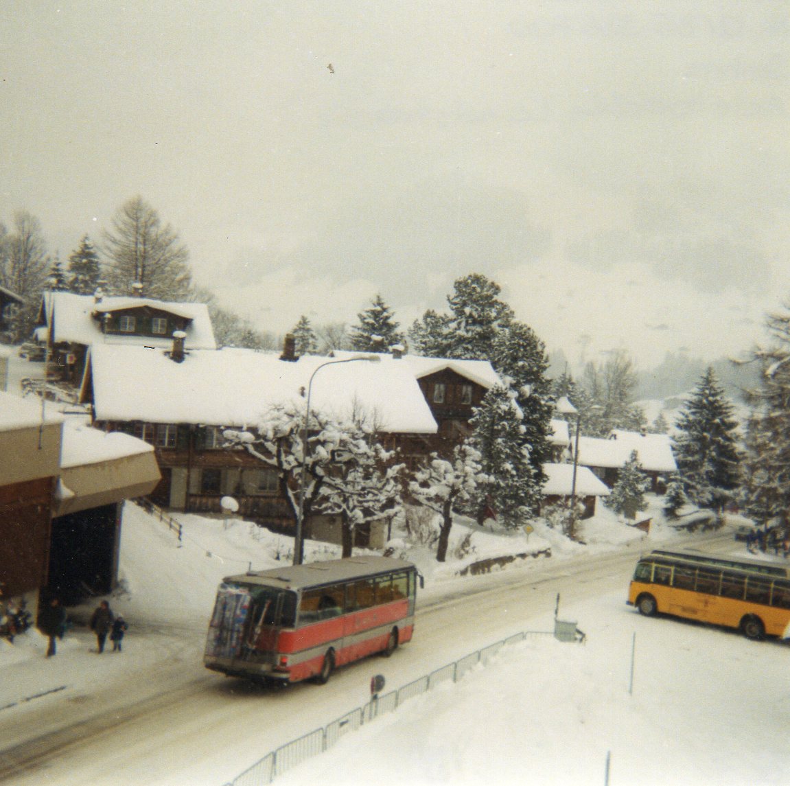 (7-05) - Aus dem Archiv: AFA Adelboden - Nr. 12/BE 336'700 - Setra im Februar 1988 in Adelboden, Landstrasse 