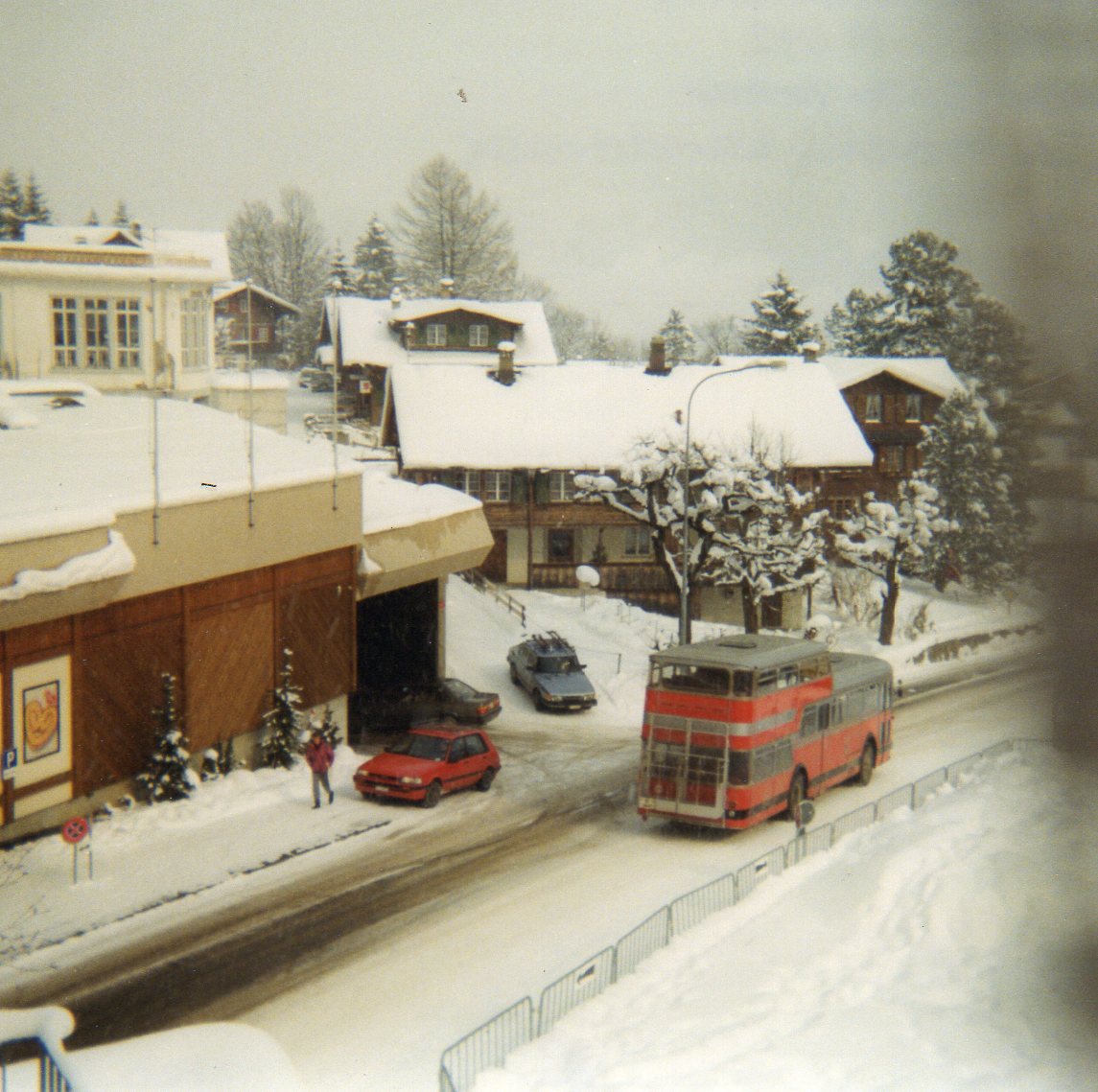 (7-13) - Aus dem Archiv: AFA Adelboden - Nr. 9/BE 19'692 - FBW/Vetter-R&J Anderthalbdecker im Februar 1988 in Adelboden, Landstrasse