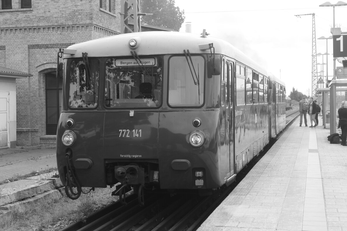 772 140 und 772 141 im Bahnhof Bergen auf Rgen am 1.8.21