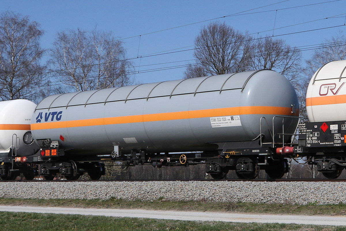7824 415 (Zags) von  VTG  am 31. Mrz 021 bei bersee am Chiemsee.