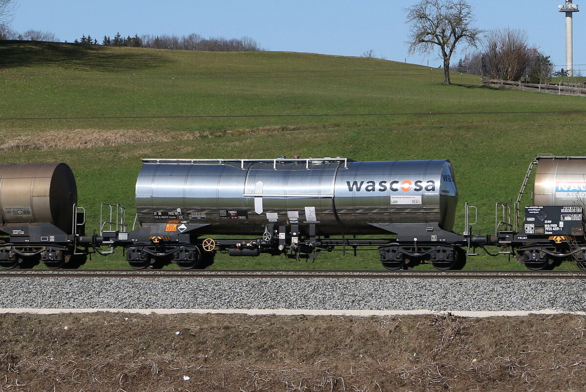 7932 701 (Zacens) von  WASCOSA  am 19. Mrz 2025 bei Axdorf.