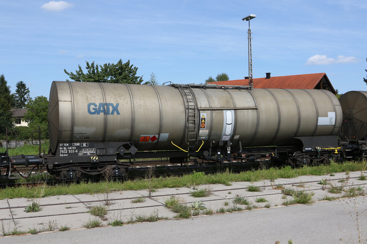 7932 933 (Zacens) von  GATX  am 25. August 2025 bei Pirach.
