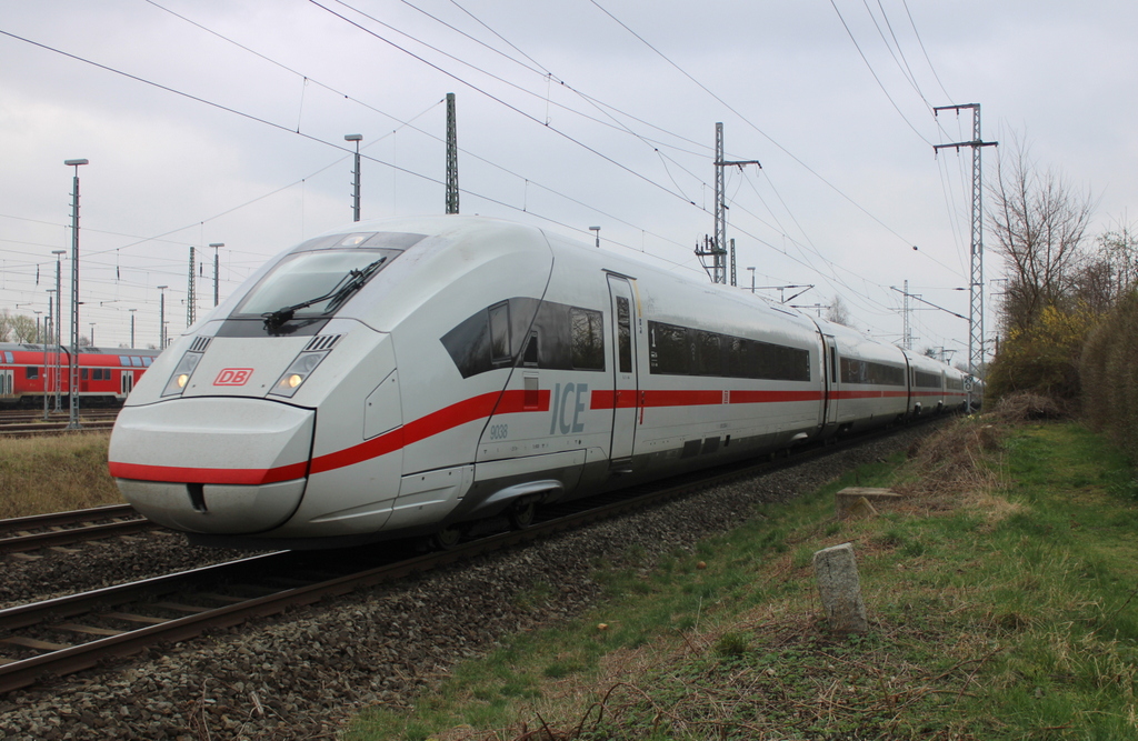 812 038-9 als ICE 208(Köln-Binz)bei der Einfahrt im Rostocker Hbf.22.03.2024