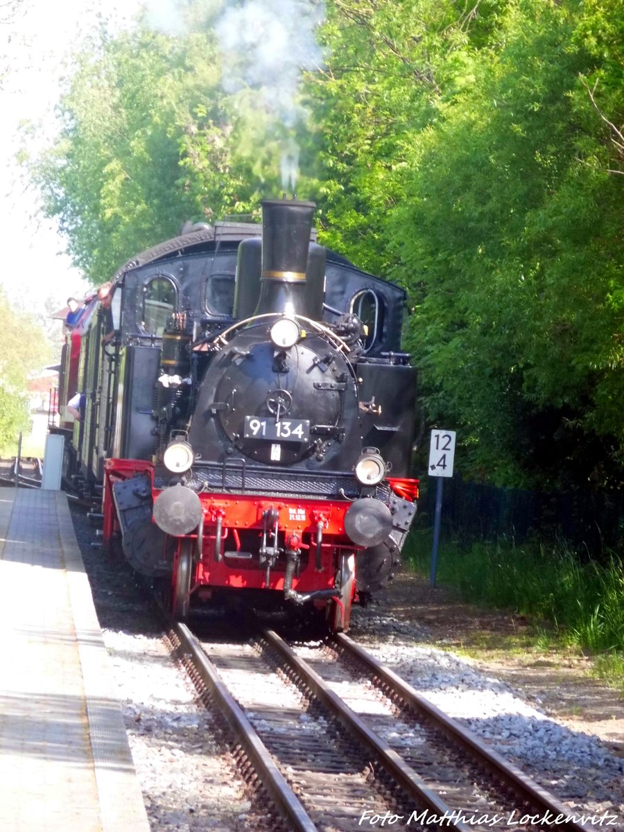 91 134 und 112 703 (203 230) bei de Einfahrt in den Bahnhof Lauterbach Mole am 22.5.16