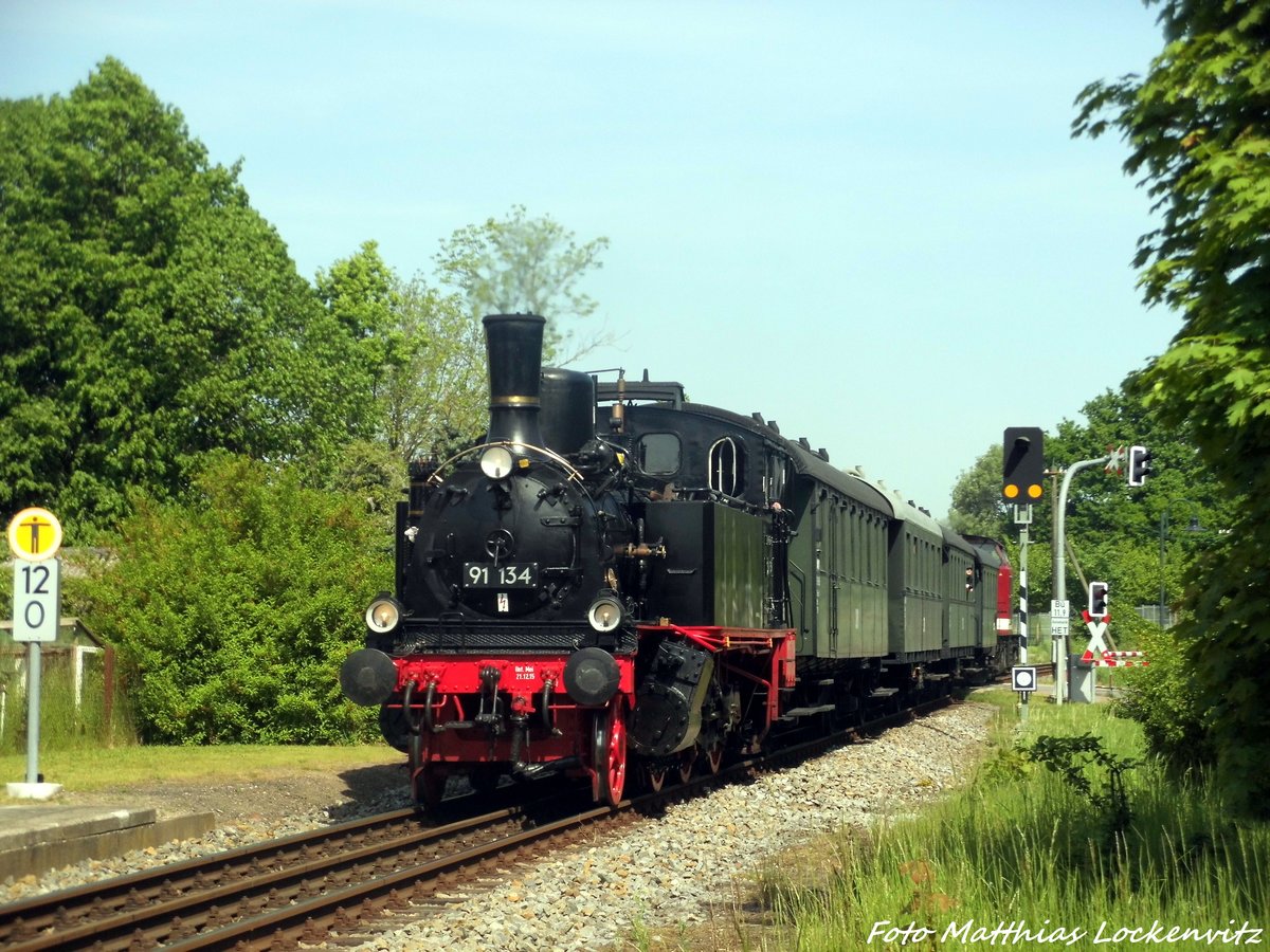 91 134 und 112 703 (203 230) unterwegs nach Lauterbach Mole bei der durchfahrt am ehemaligen Endbahnhof Lauterbach (Rgen) am 22.5.16