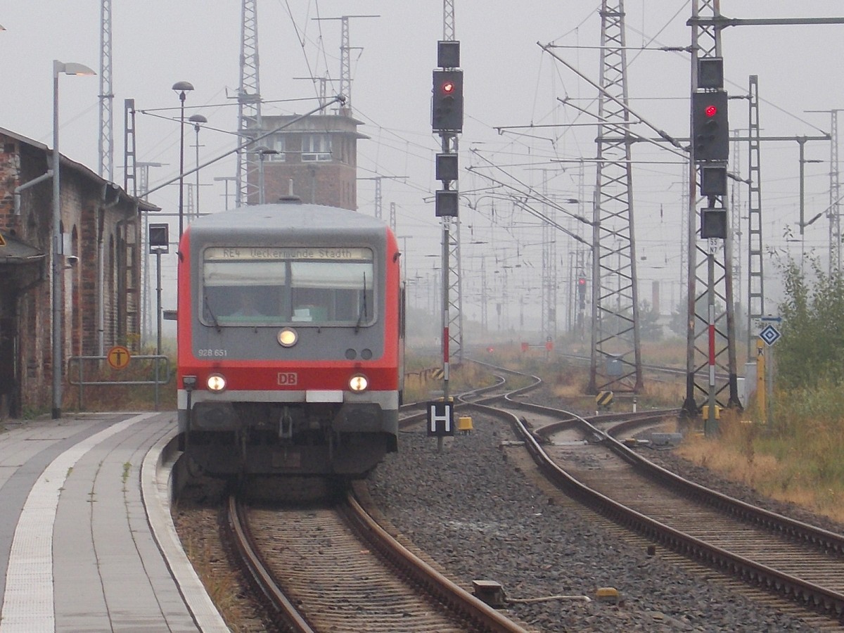 928 651 durfte den ganzen 16.August 2015 zwischen Pasewalk und Ueckermünde Stadthafen hin und her pendeln.Aufnahme in Pasewalk.