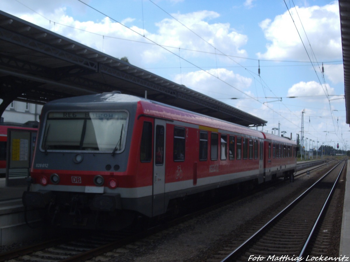 928 652 als RE6 mit ziel Btzow im Bahnhof Gstrow am 15.7.14