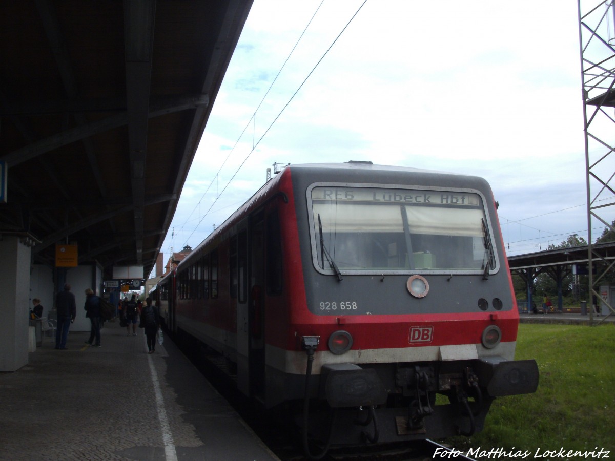 928 658 als RE6 mit ziel Lbeck Hbf im Bahnhof Bad Kleinen am 13.7.14