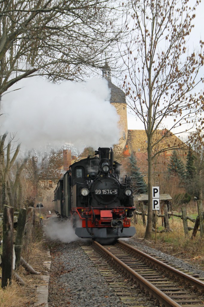 99 1574 vor dem Schloß in Mügeln