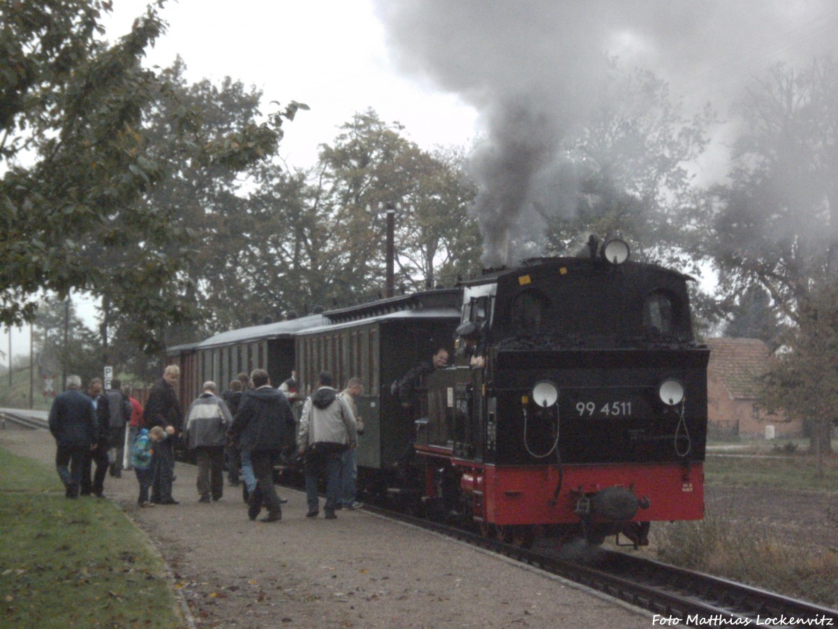 99 4511 mit dem Sonderzug-GmP beim Fotohalt in Posewald am 12.10.14