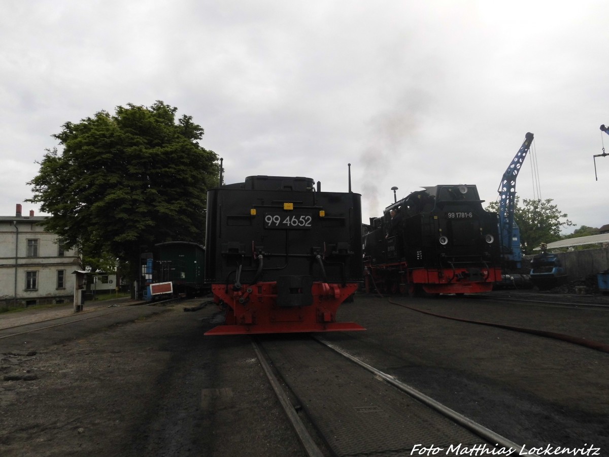 99 4652 und 99 1781 im Kleinbahn BW Putbus am 31.5.15