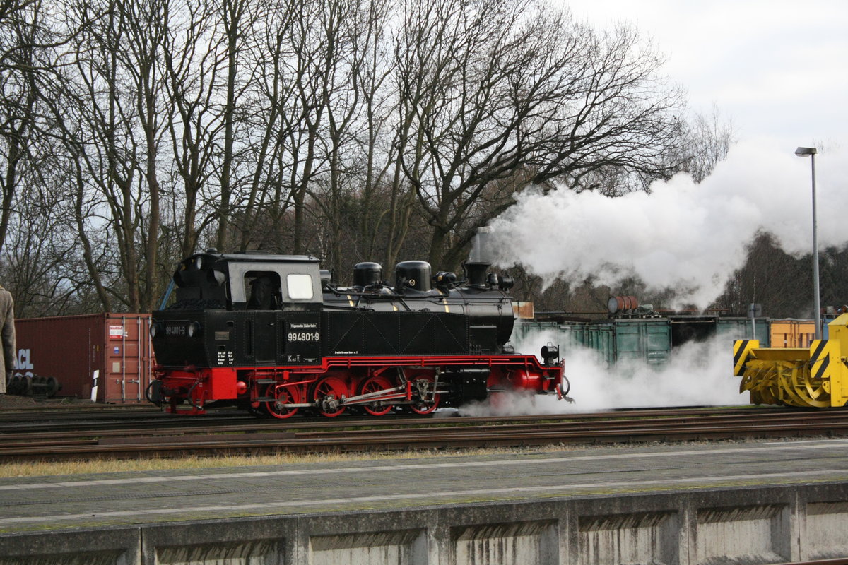 99 4801 der RBB auf Rangierfahrt im Bahnhof Putbus am 28.12.19