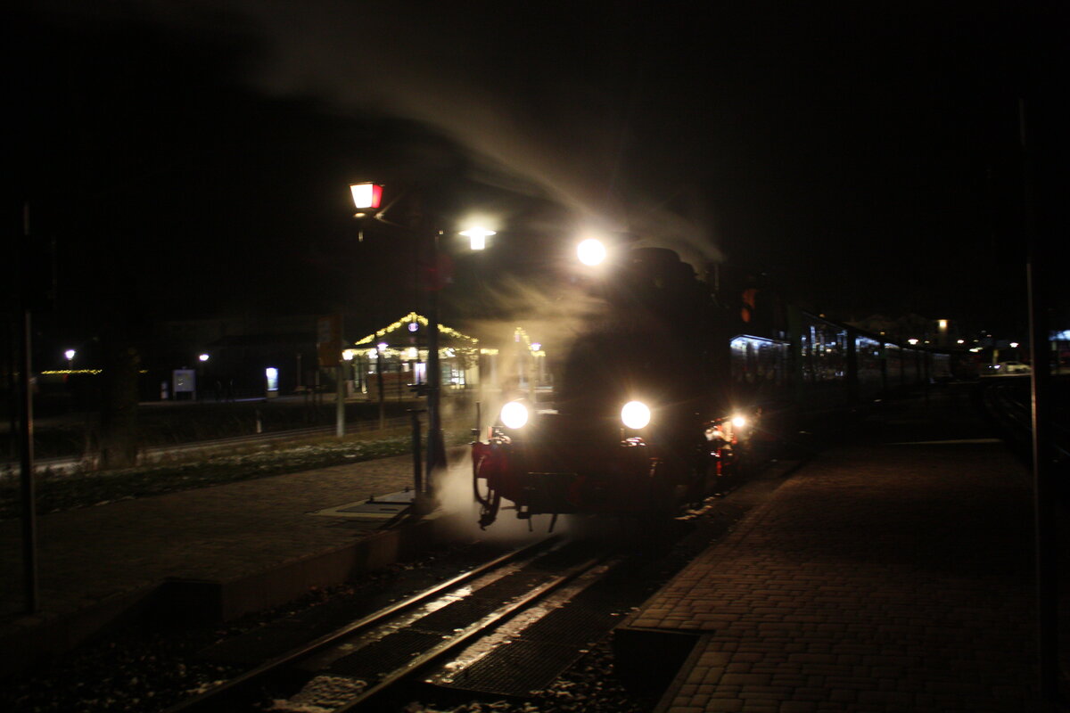 99 4802 im Bahnhof Ostseebad Sellin Ost am 27.12.21