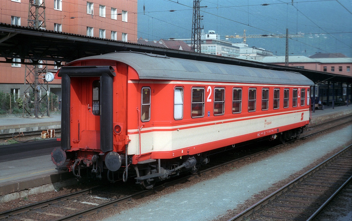 A-ÖBB 50 81 03-29 214-2 Gattung B Innsbruck Hbf 17.09.1986