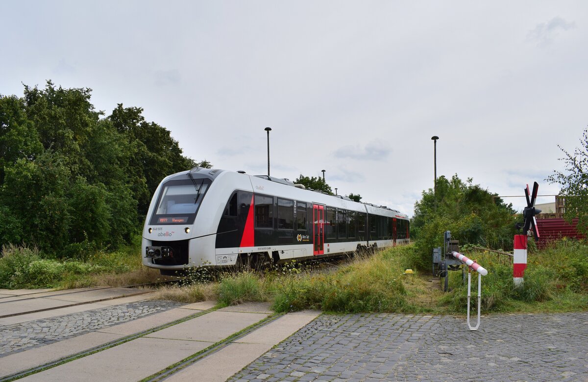 abellio 1648 405 als RB nach Wangen (U), am 11.08.2021 bei der Ausfahrt aus dem Bahnhof Naumburg (S) Ost. (Foto: Dennis Fiedler)