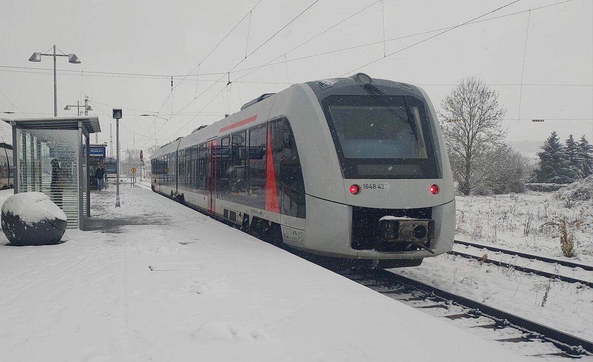 Abellio 1648 437 als RB 80560 nach Wangen (U), am 28.11.2023 in Naumburg (S) Hbf. (Foto: Maik Köhler)