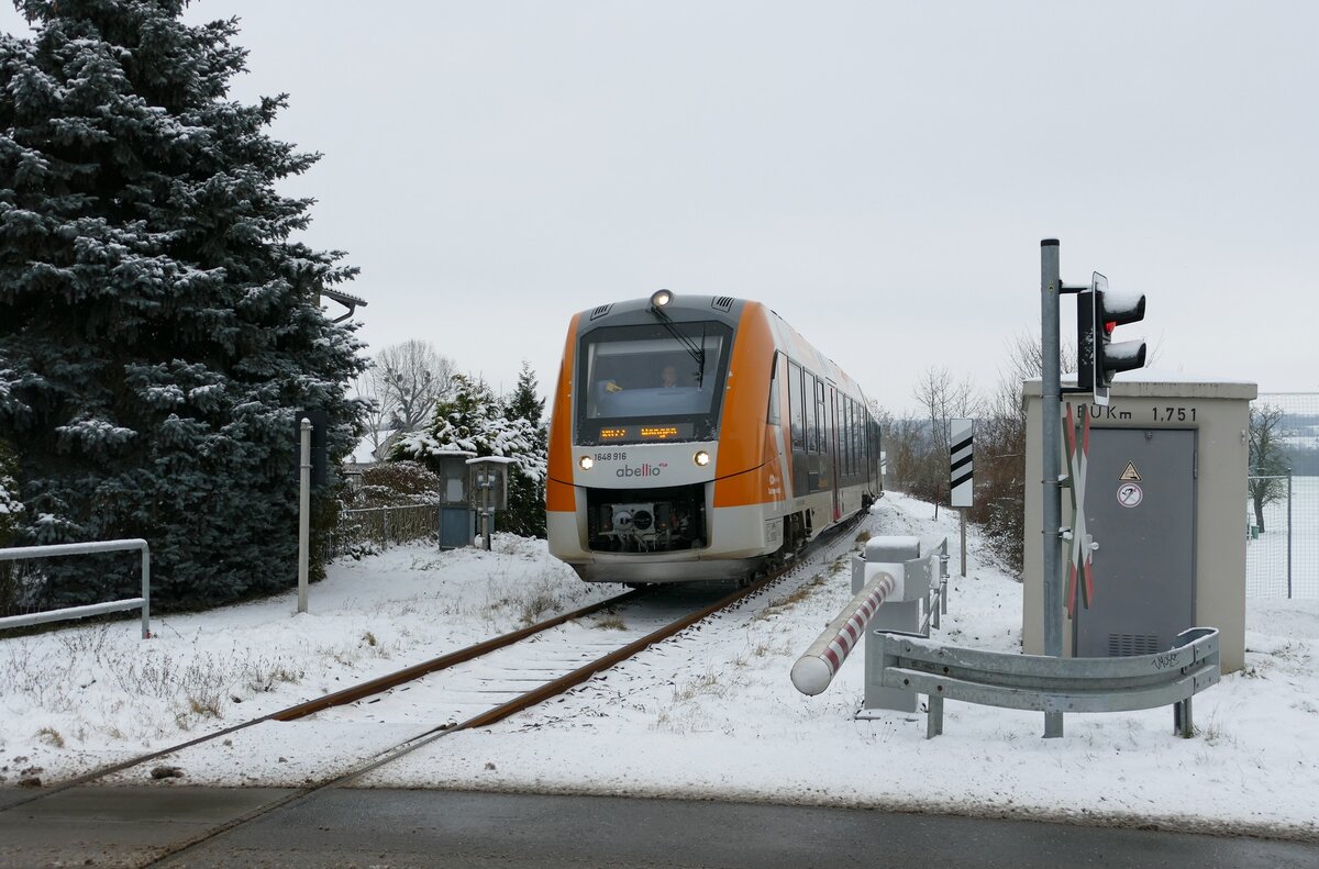 abellio 1648 916 als RB 80554 von Naumburg (S) Ost nach Wangen (U), am 12.12.2022 in Roßbach (Naumburg). (Foto: Wolfgang Krolop)