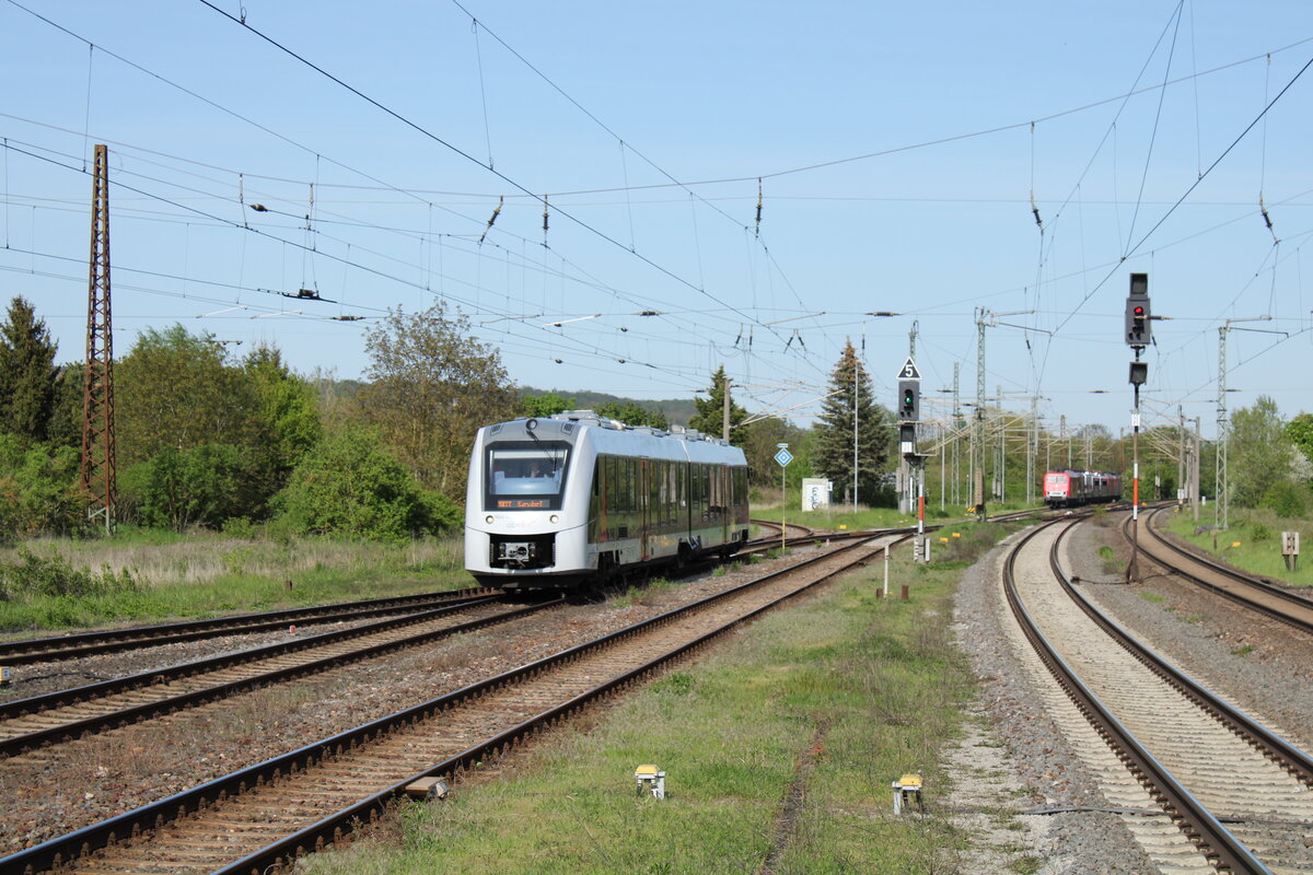 abellio 1648 927 als RB 80566 von Naumburg (S) Ost nach Karsdorf, am 09.05.2023 in Naumburg (S) Hbf.