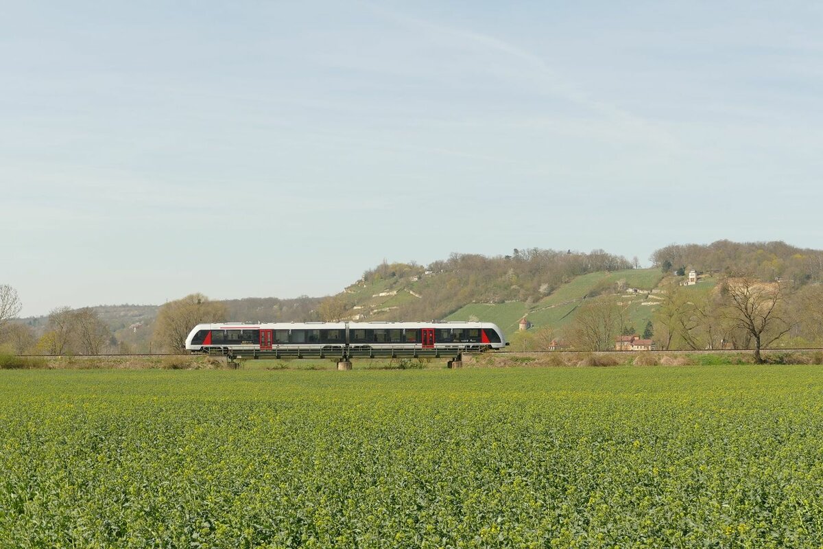 Abellio 1648 xxx als RB 80555 von Wangen nach Naumburg Ost, am 18.04.2022 bei Roßbach. (Foto: Wolfgang Krolop)