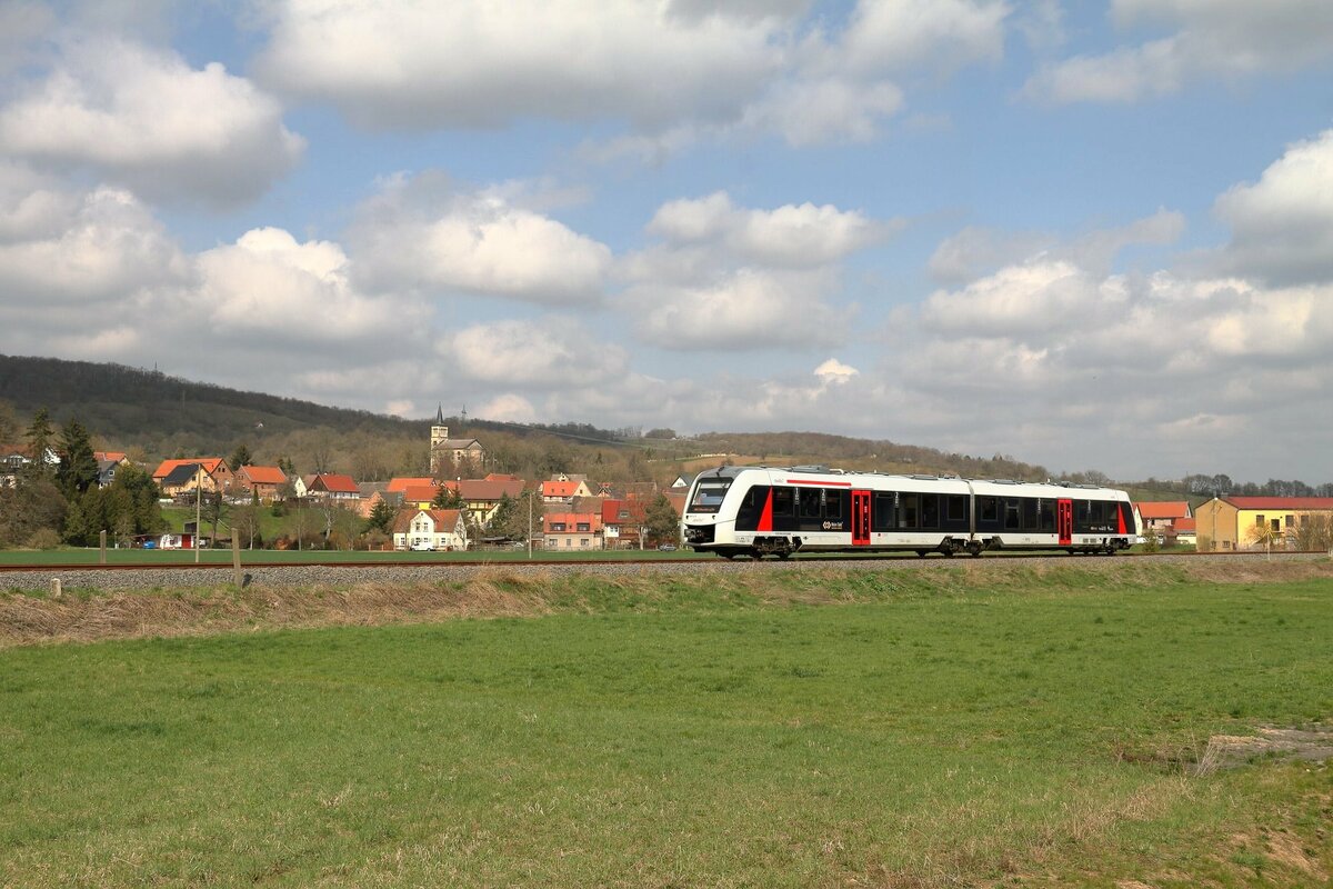 abellio 1648 xxx als RB von Wangen (U) nach Naumburg (S) Ost, am 05.04.2023 bei Kleinjena. (Foto: Jörg Berthold)