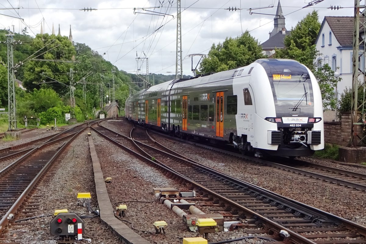 Abellio/RRX 462 024 verlsst Remagen am 8 Juni 2019.