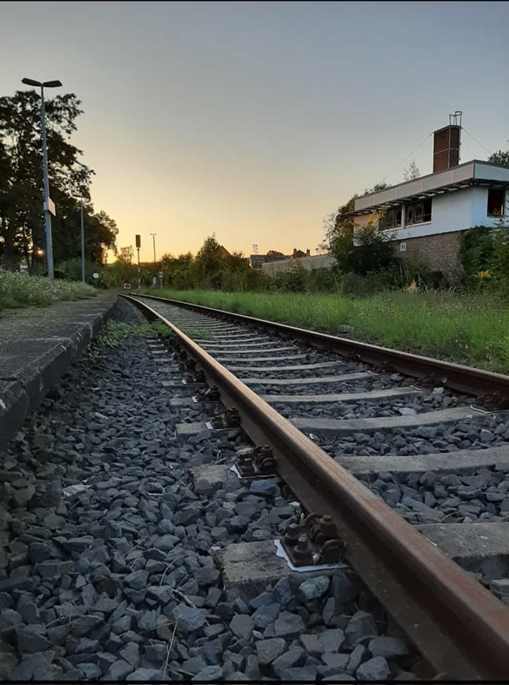 Abendstimmung am 10.09.2023 im Bahnhof Roßleben. (Foto: Christiane Kaebel)
