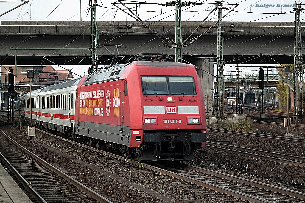 abfahrt der 101 001-6 mit einen IC vom bhf harburg am 08.11.13