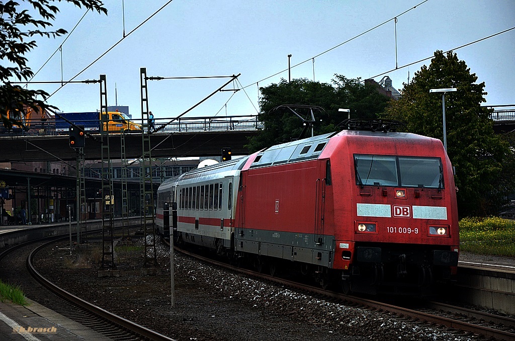 abfahrt der 101 009-9 mit einen IC nach stuttgart,datum 30.09.14