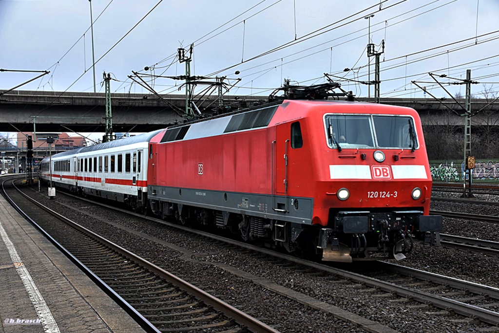 abfahrt der 120 124-3,mit einen IC richtung süden,harburg 26.02.16