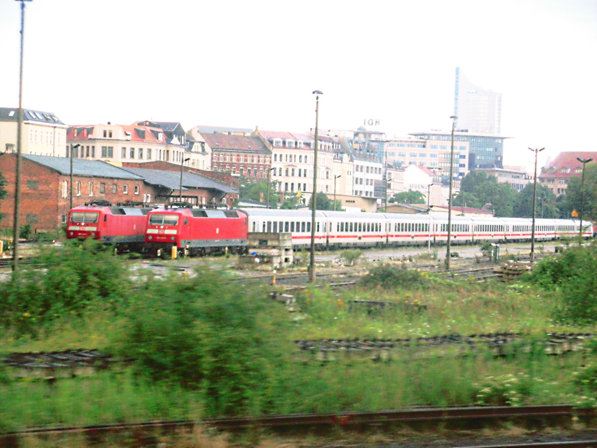 Abgestellte 120er mit ihren IC-Wagen in Leipzig am 22.7.17