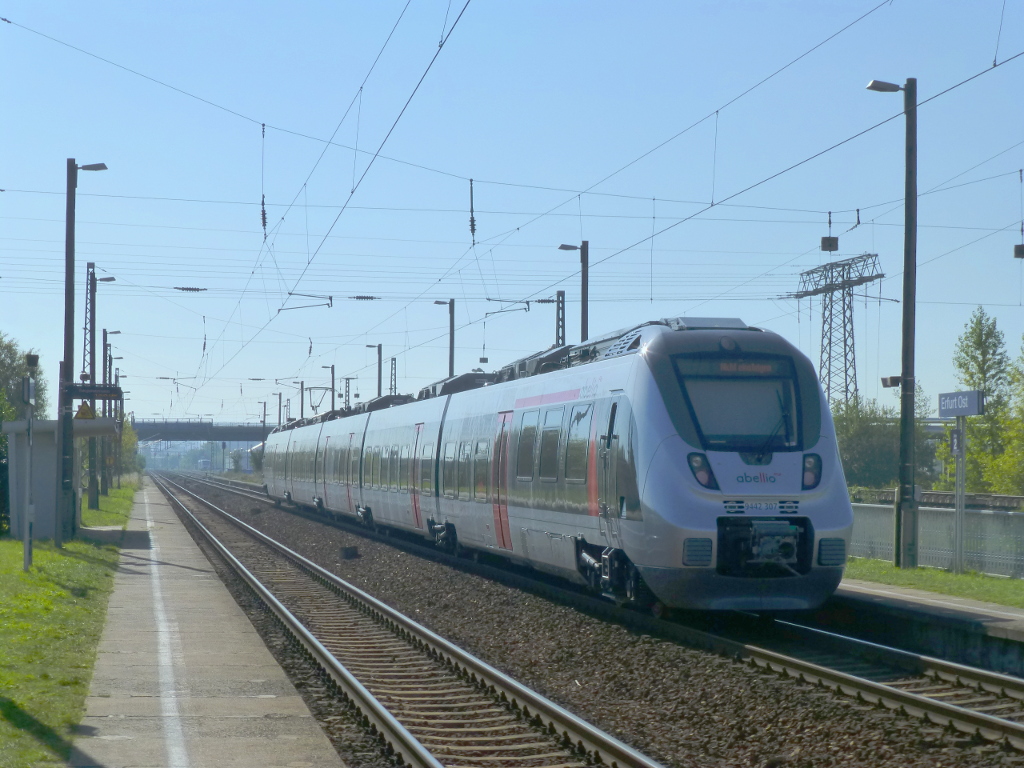 ABR 9442 307 steht im 2.10.15 in EF-Ost herum ohne die Tren zu ffnen, ist also wohl auf Testfahrt.