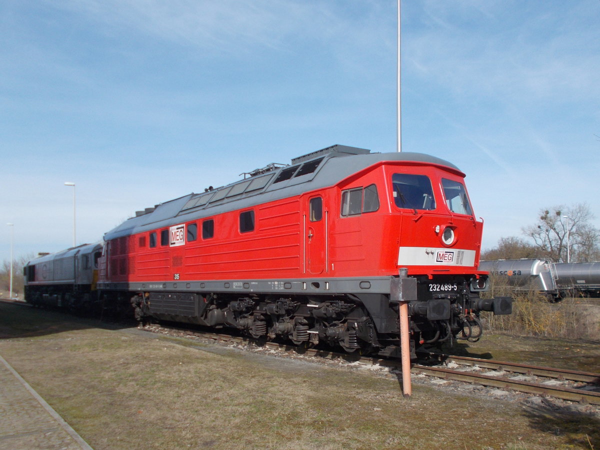 Abstecher am 04.Mrz 2017 zum Werkbahnhof Rdersdorf,wo an der Werkstatt die MEG 315
232 489-5 stand. 