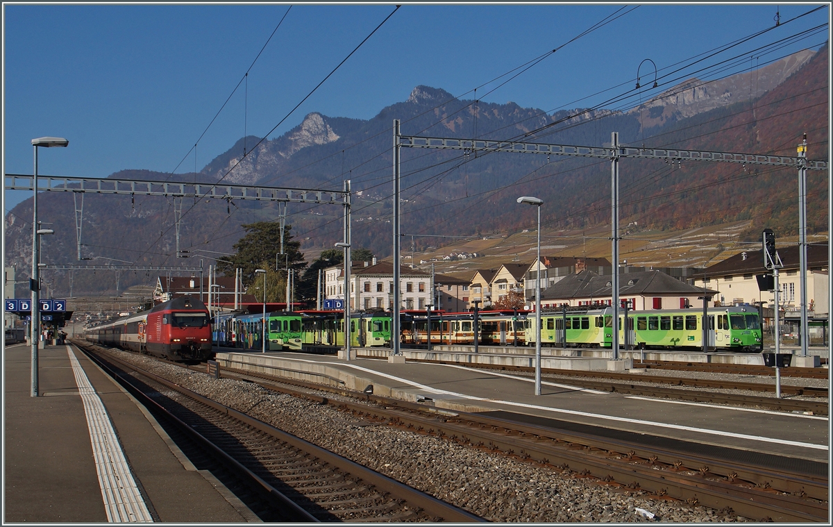 Aigle: An der Rohnetalstrecke Lausanne - Brig gelegen, bieten die TPC-Züge von hier Anschüsse nach Leyin, Les Diblersts und Champéry.
1. Nov. 2015