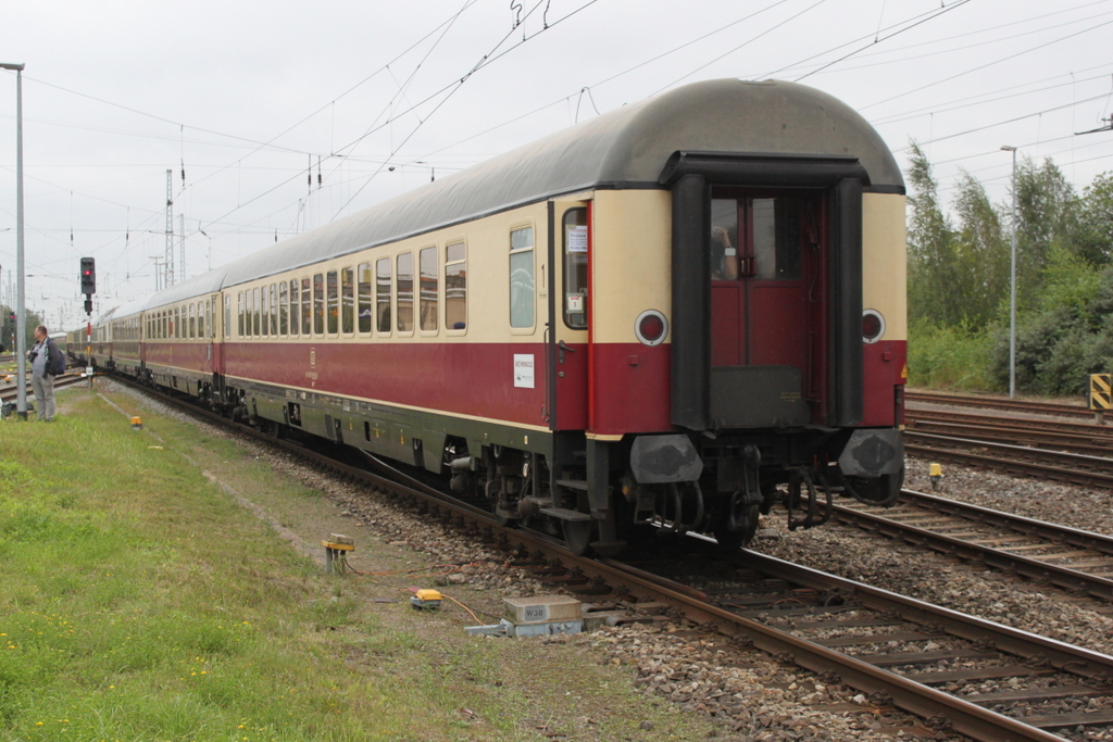 AKE-Rheingold am Abend des 12.08.2017 im Rostocker Hbf.