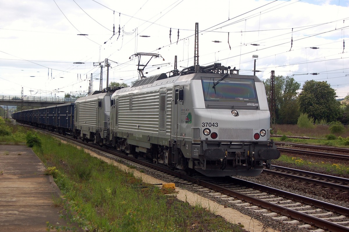 akiem E37 043 + E37 016 mit einem G�terzug Richtung Lei�ling, am 07.05.2014 in Naumburg Hbf. (Foto: dampflok015)