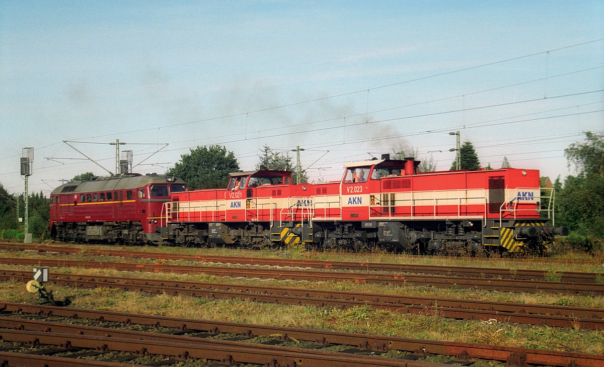 AKN V2.023 und V2.021 und V200 507 Flensburg-Weiche 09.09.2004