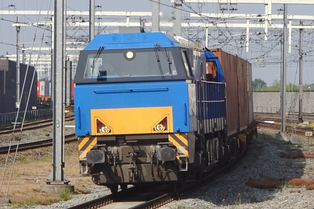 Alpha Trains 1272 401 legt sich am 22 mai 2019 in Breda (NL) in die Kurve.