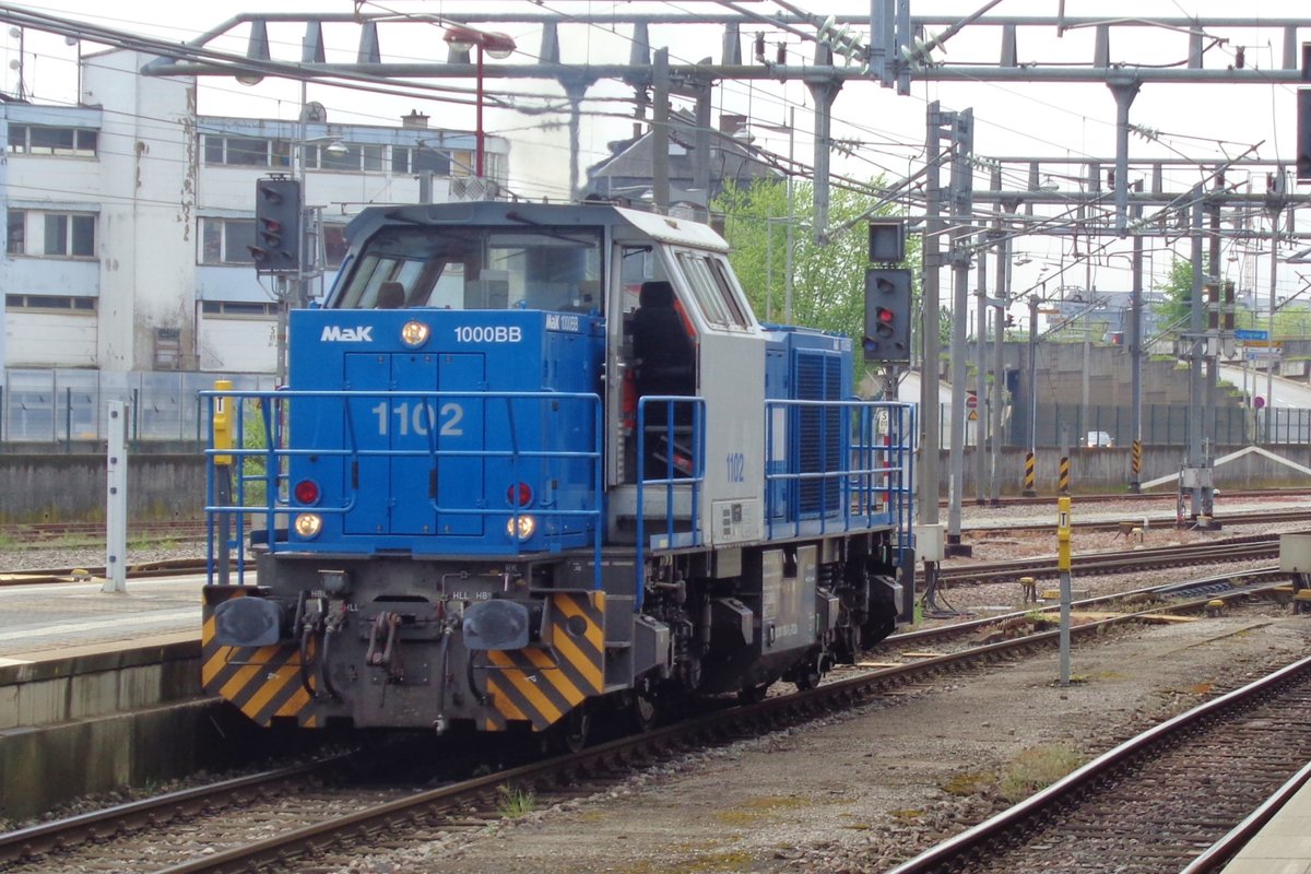 Alpha Trains Söldner 1102 rangiert am 29 April 2018 in Luxembourg. 