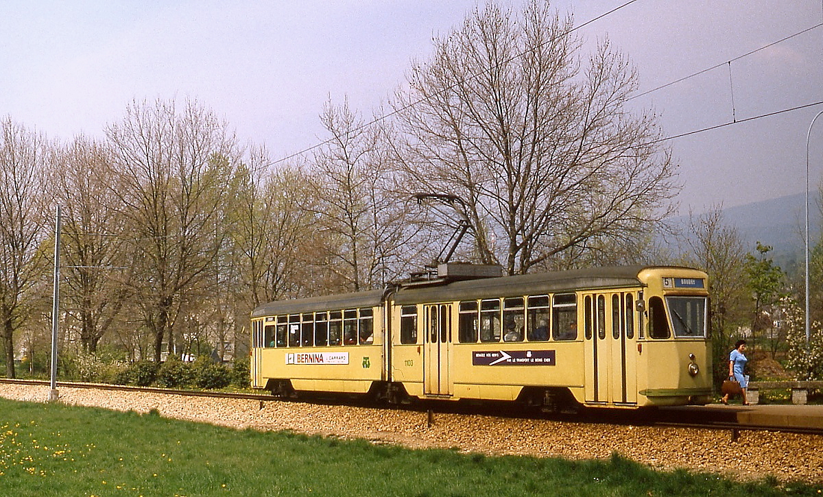 Als Ergänzung zu Ollis aktuellen Aufnahmen der Tramway Neuchatelois noch einige Bilder aus dem Mai 1980: Der ex-Genueser Be 4/6 1103 verläßt die Station Bas-des-allees in Richtung Boudry