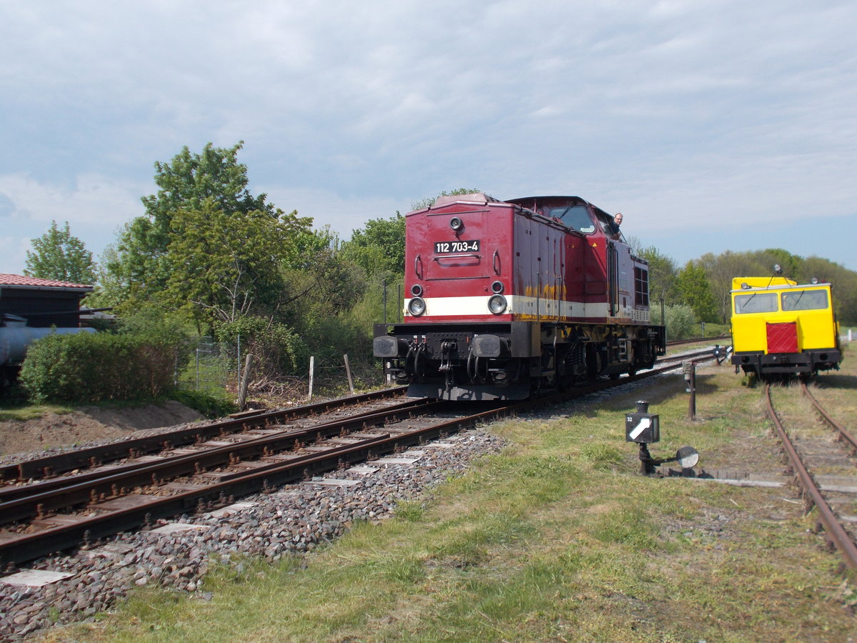 Als ich,am 19.Mai 2016,in Putbus war kam die 112 703-4 vom Tanken.