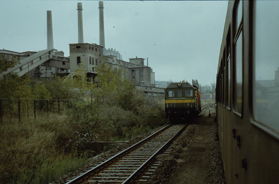 Am 01.10.1989, dem 100. Geburtstag der Unstrutbahn, steht die ZWK WL 001 (CSD T435.0554) im Bahnhof Karsdorf. (Foto: Jörg Berthold)